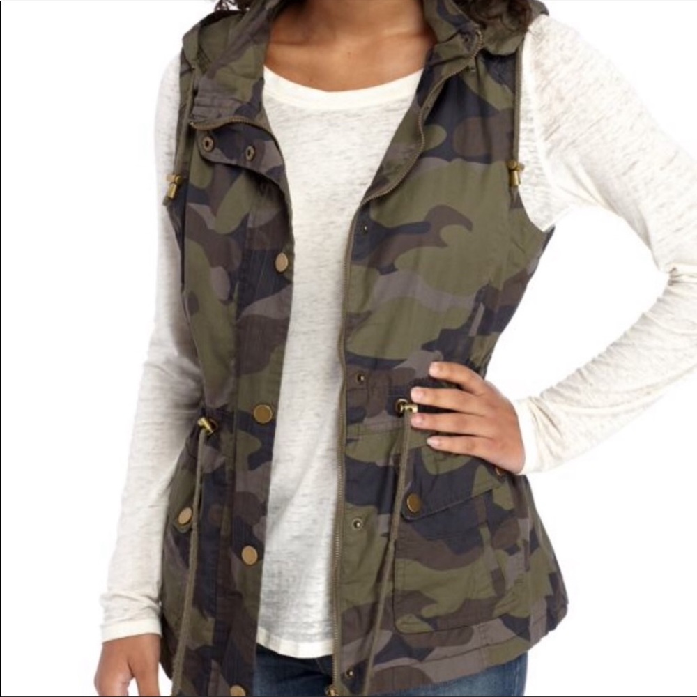 YMI Hooded Camo Vest